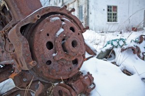 En gammel maskin tæret av rust. Hvor lang tid tar det før alt er borte?