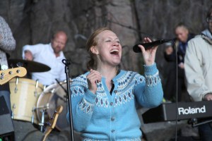 Anneli Drecker i Kirkhelleren, Trænafestivalen 2015. Foto: Leif Steinholt